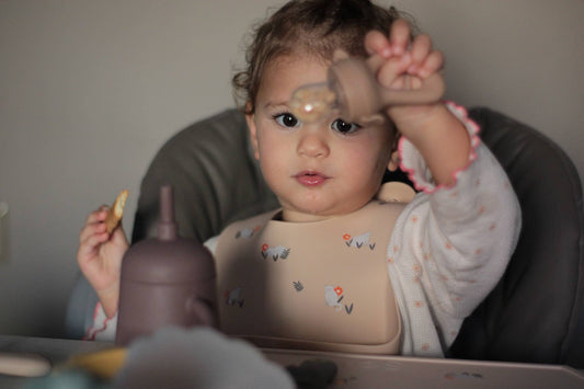 Shayan Cats silicone bib - cream