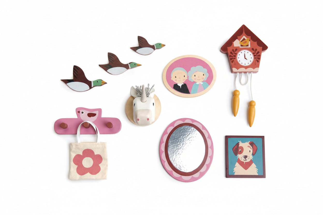 Tender Leaf Meubles de Poupées: DÉCORATION MURALE 25x22x4,5cm, 10 accessoires de décoration avec du ruban adhésif double face, en boîte 13,8x7,3x14cm, 3+