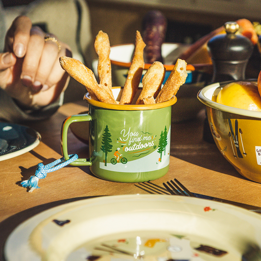 Mug en émail “You Find Me Outdoors”