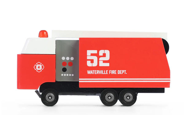Houten brandweerwagen van Candycar World - 52 Waterville Brandweer.
