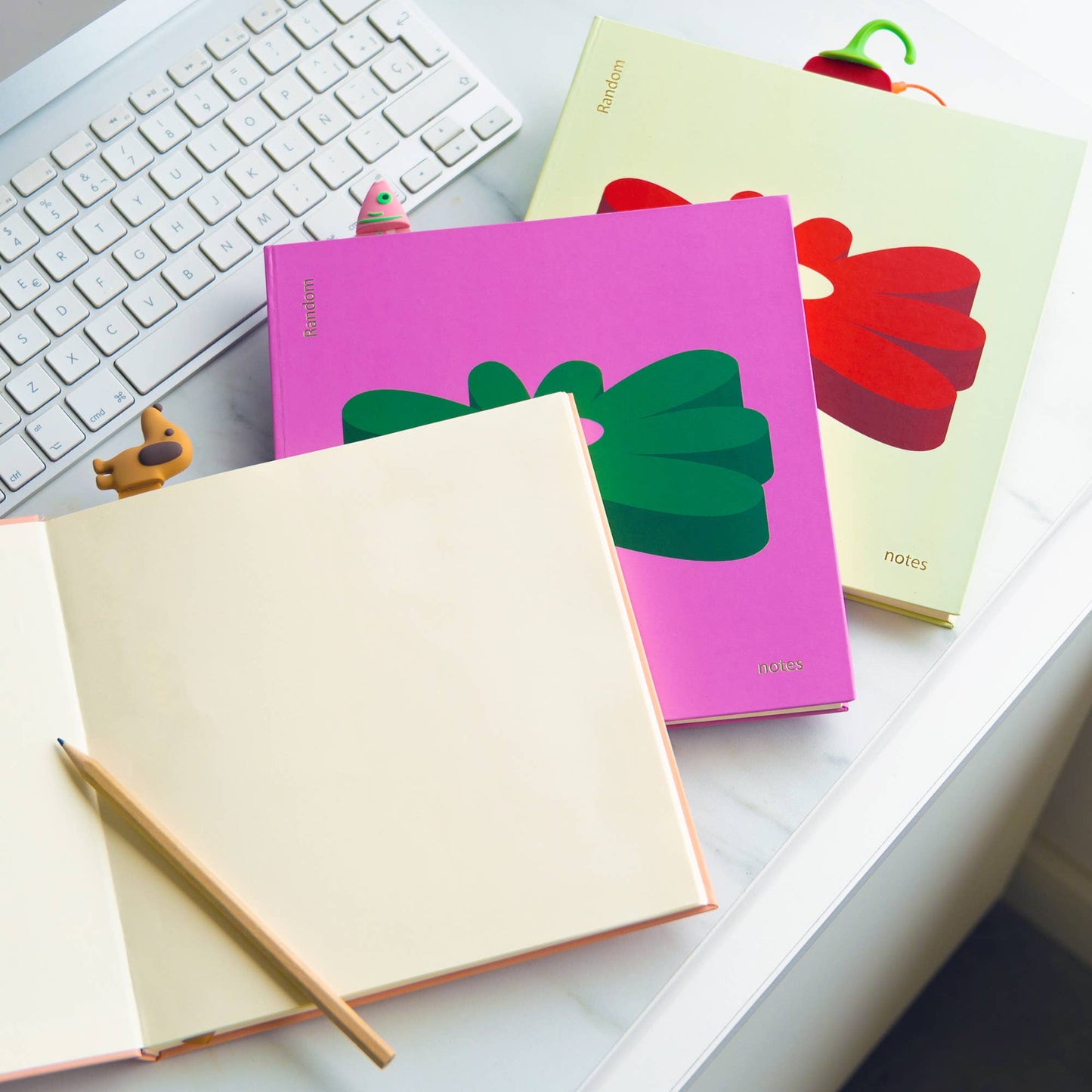 Carnet Rouge Marguerite Helio Ferretti Vue 3