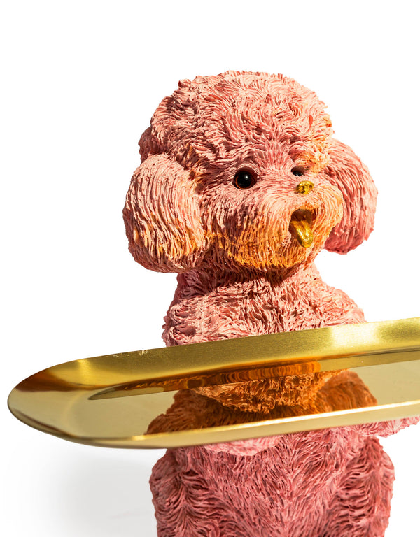 Roze poedel met gouden dienblad
