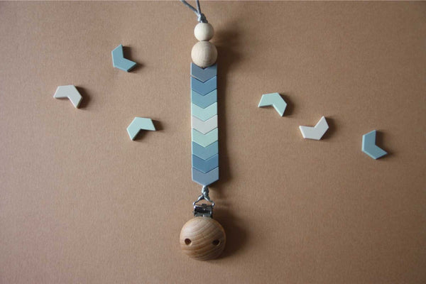 Chevron Schnullerkette aus Silikon Blau