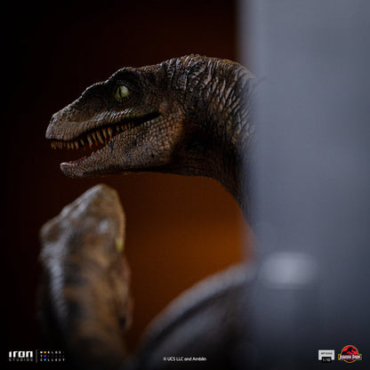 Statue Raptors at the Kitchen's Door - Jurassic Park - Art Scale 1/10 - Jurassic World