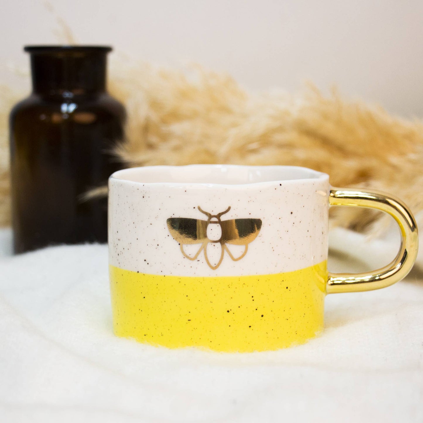 Mug Papillon de Nuit Irrégulier Peint à la Main Helio Ferretti Vue 1