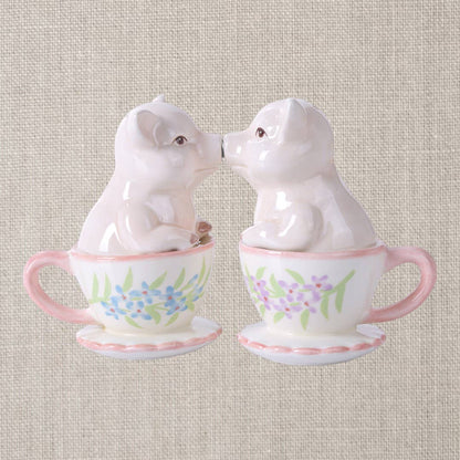 Sel et poivre Cochons dans des Tasses à Thé
