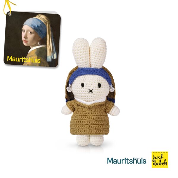 Tenue Jeune Fille à la Perle Just Dutch portée par Miffy