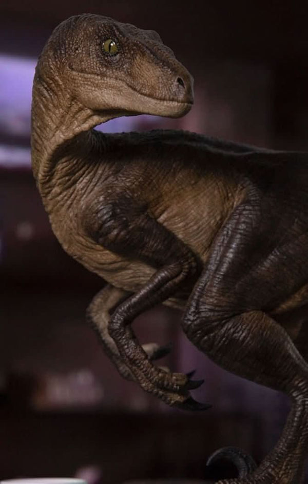 Statue Velociraptors in the Kitchen Diorama - Jurassic Park - Art Scale 1/10