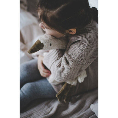 Petite bouillotte en forme d'oie blanche câline