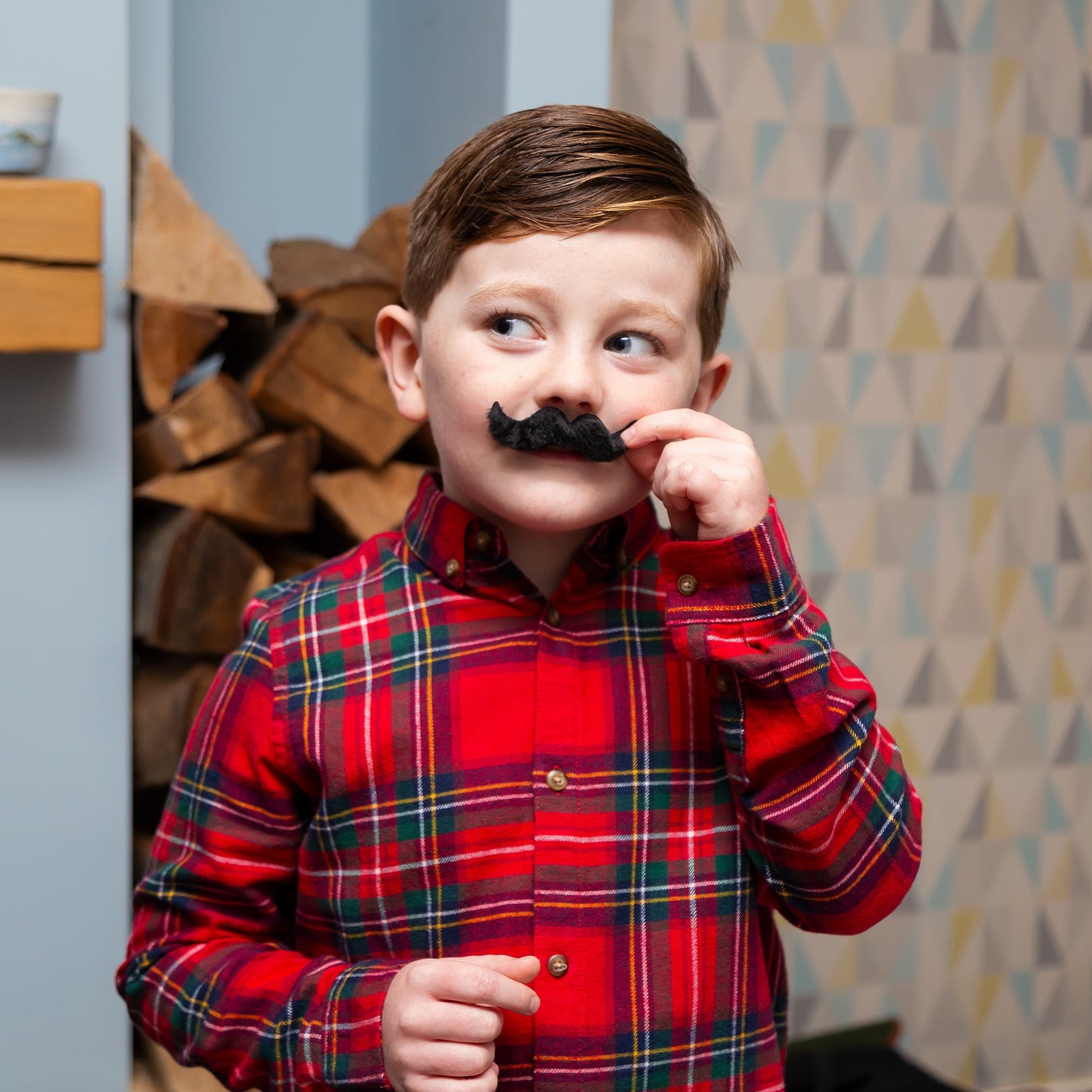 LES BLAGUES CLASSIQUES COLLENT SUR LES MOUSTACHES