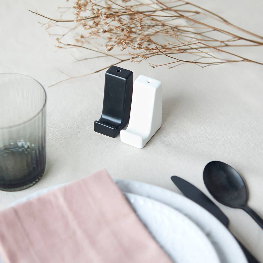 Salt and Pepper Smart Holder