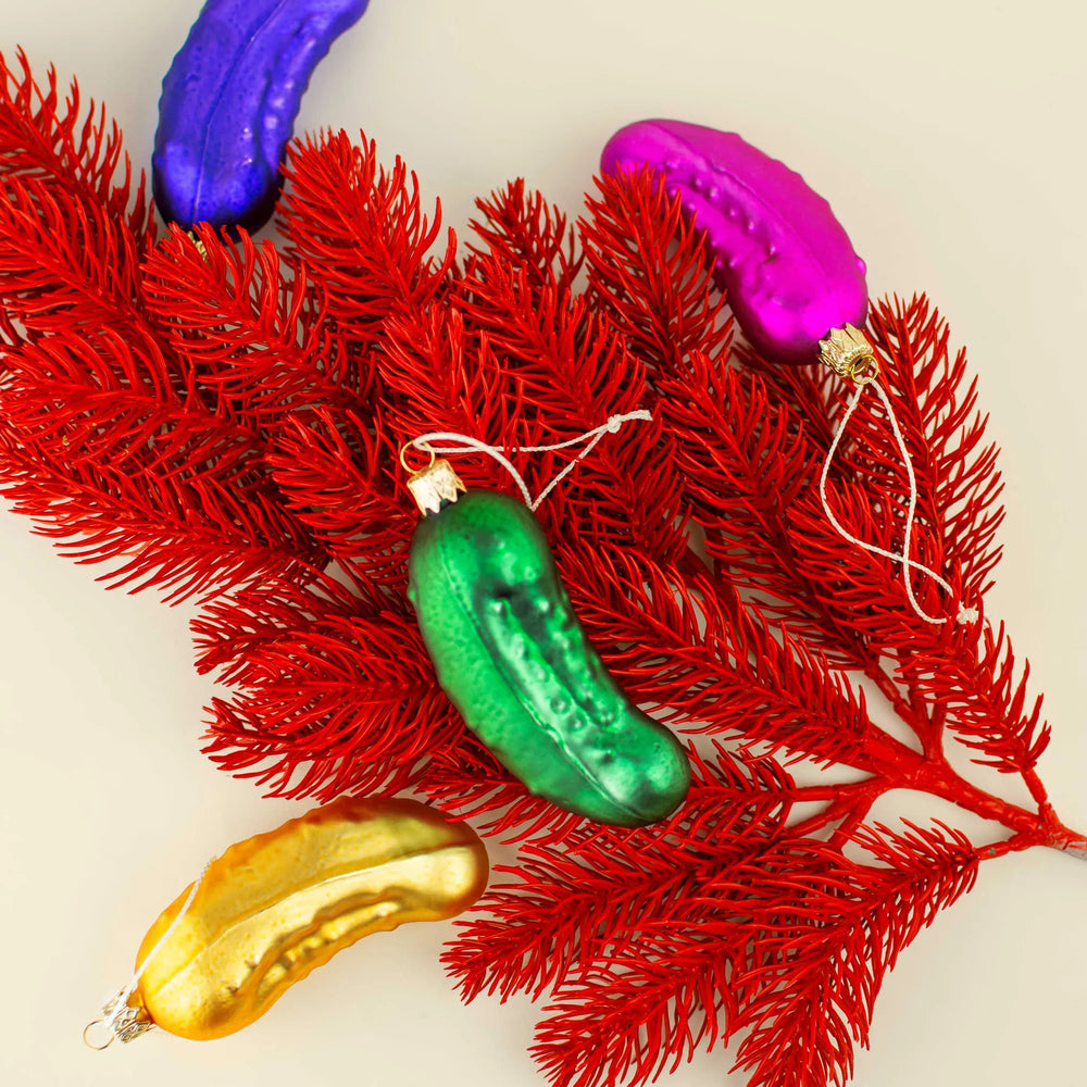 Gele augurk kerstbal