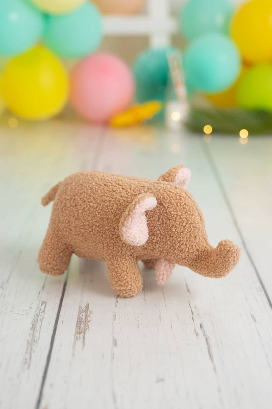 Peluche bébé éléphant marron crochet fait main cadeau de naissance pour bébé