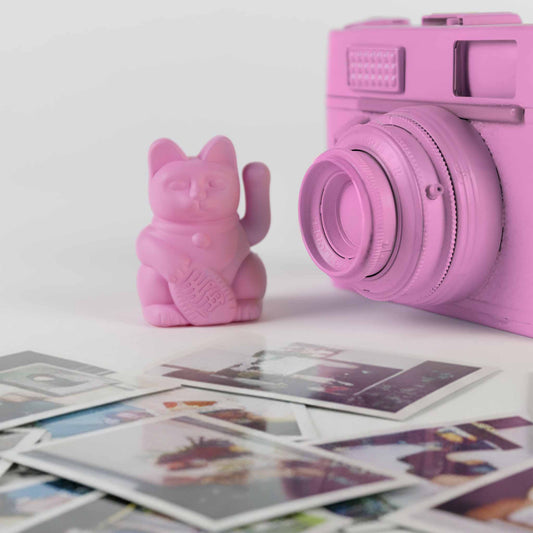 Hot Pink Solar Lucky Cat “Kiro”