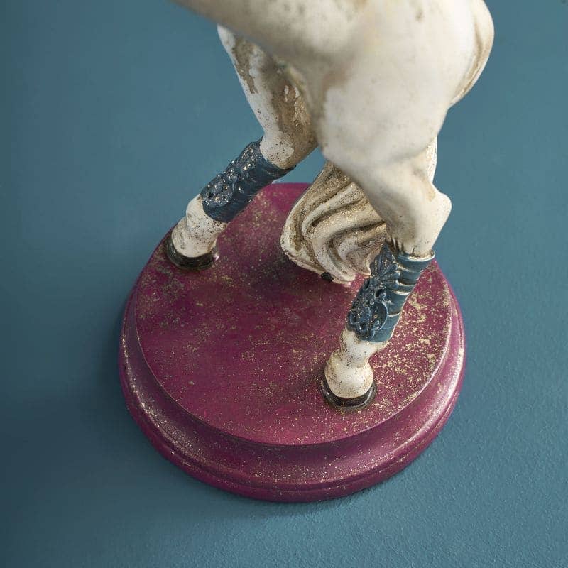 Witte circuspaard kroonluchter