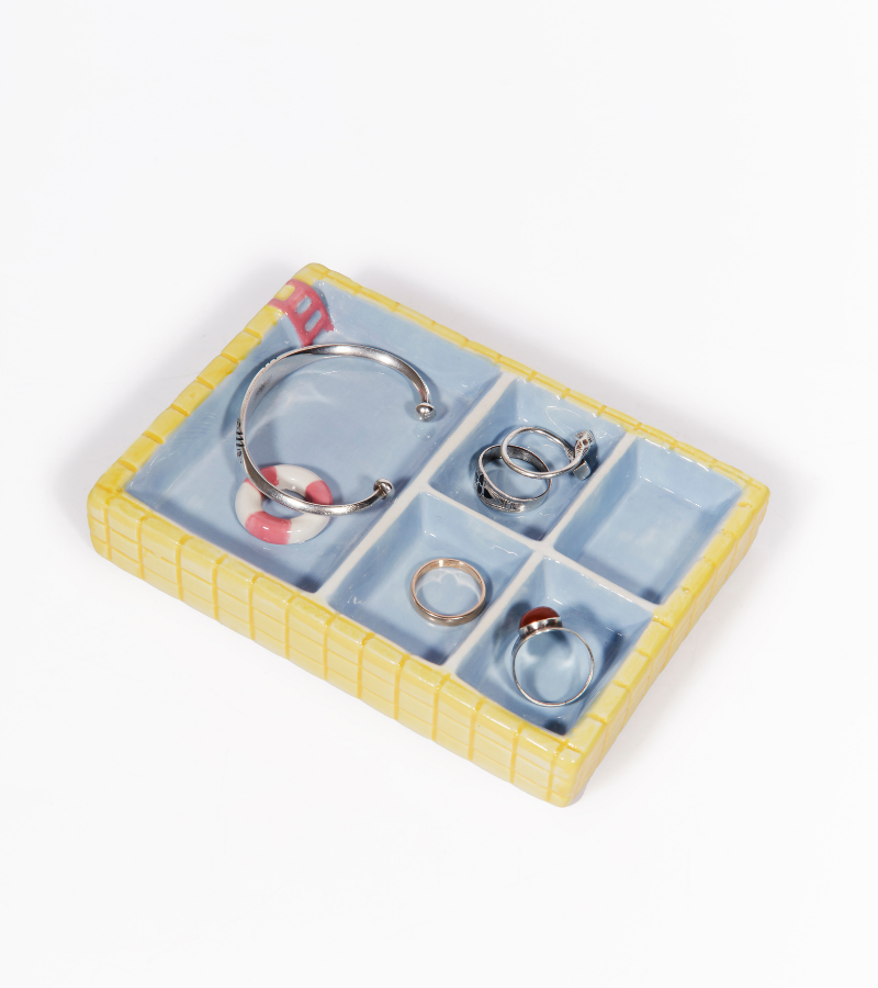 Repose-bijoux piscine