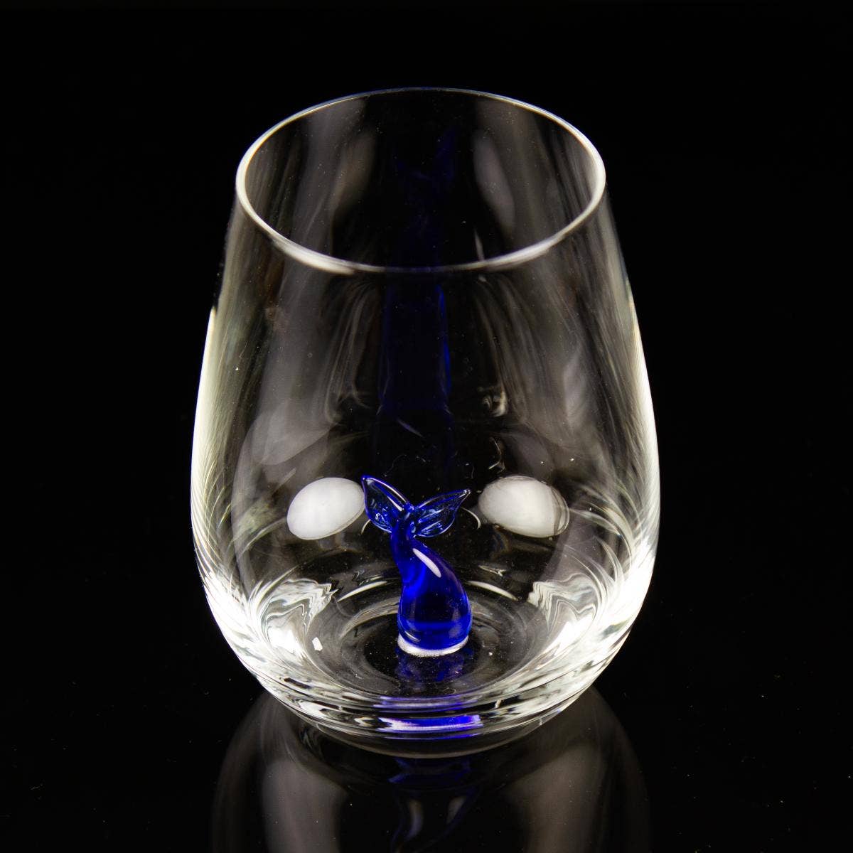 Verre à boire avec petite queue de baleine en verre