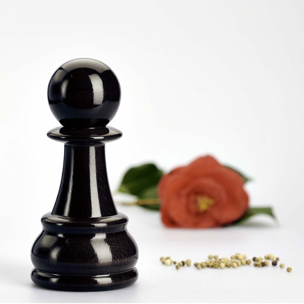Moulin à Épices « Chess » Pion en Hêtre Laqué Noir Brillant