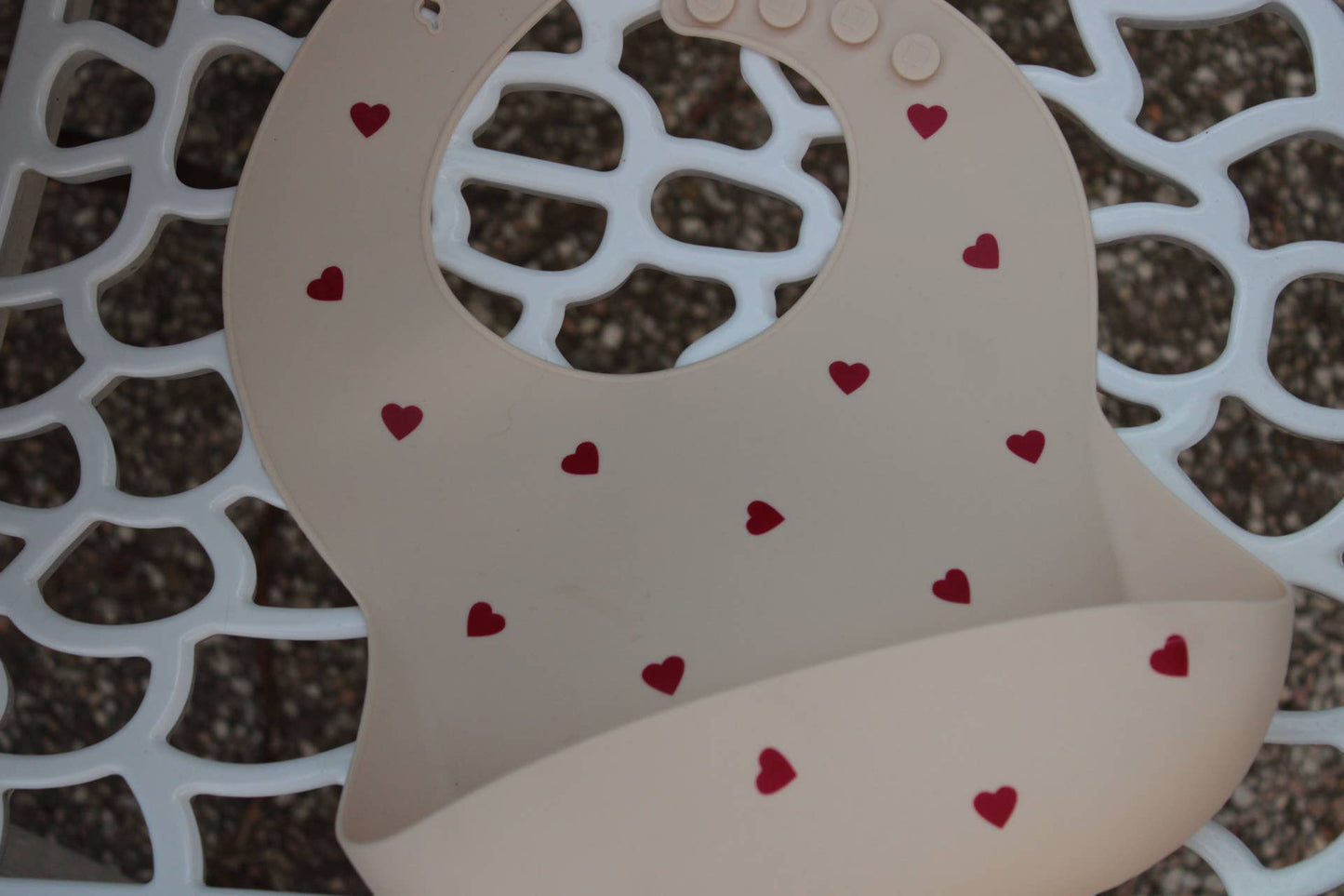 Shayan Amore siliconen slabbetje - ivoor