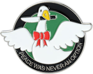 Pin’s Canard Blanc "Peace was never an option"