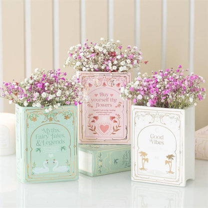 Vase en forme de livre blanc