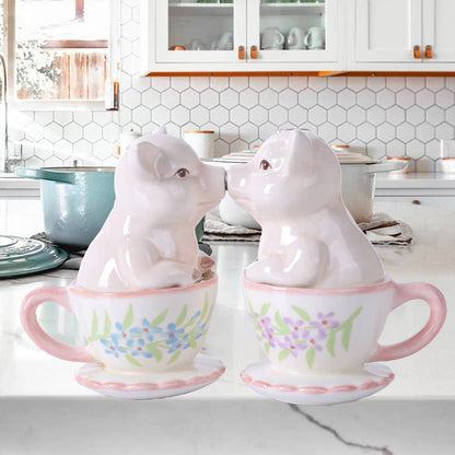 Sel et poivre Cochons dans des Tasses à Thé