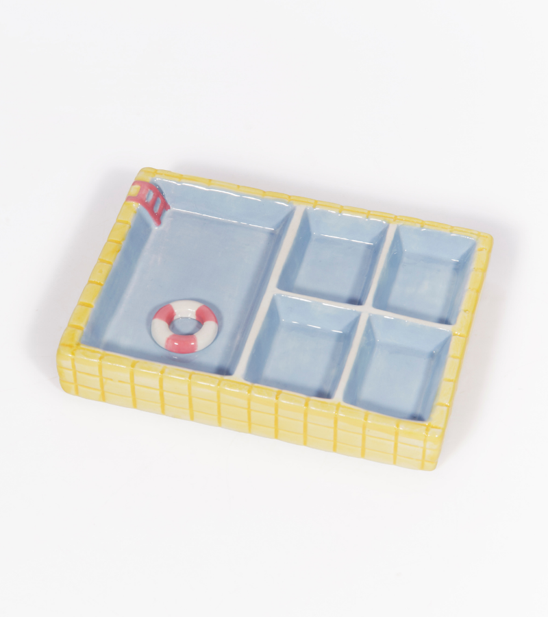 Repose-bijoux piscine