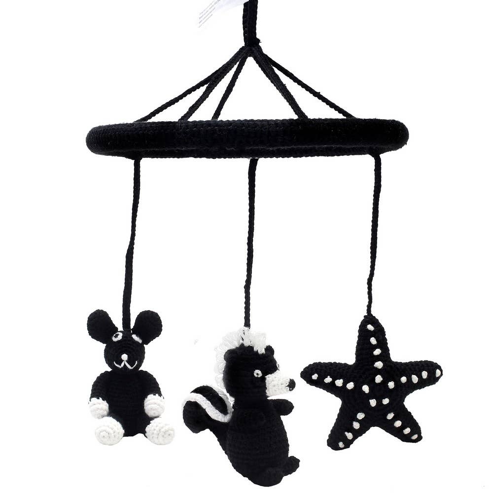 Mobile avec mouffette, étoile de mer et lapin