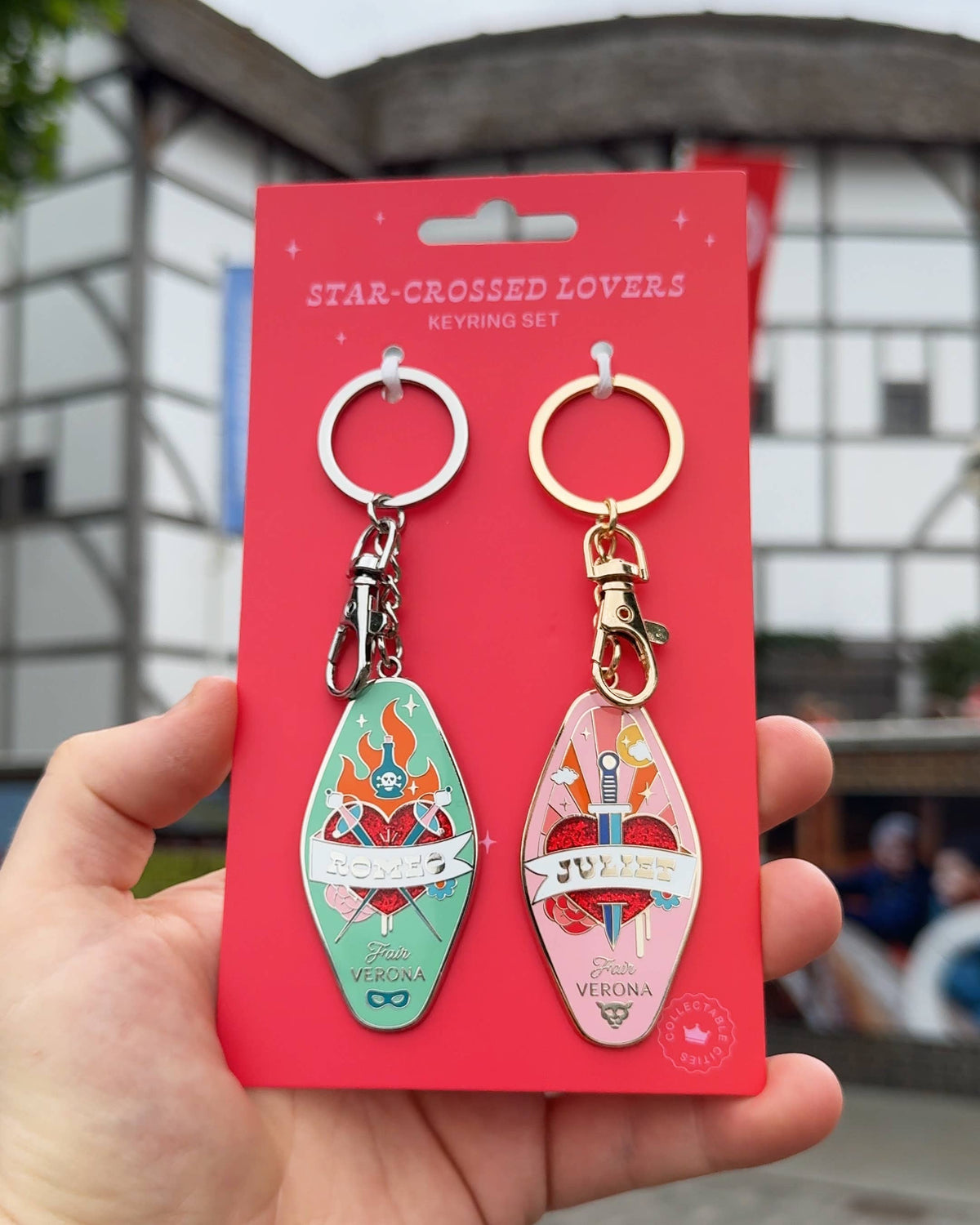 Sleutelhangerset Romeo + Juliet, sleutelhangers in motelstijl