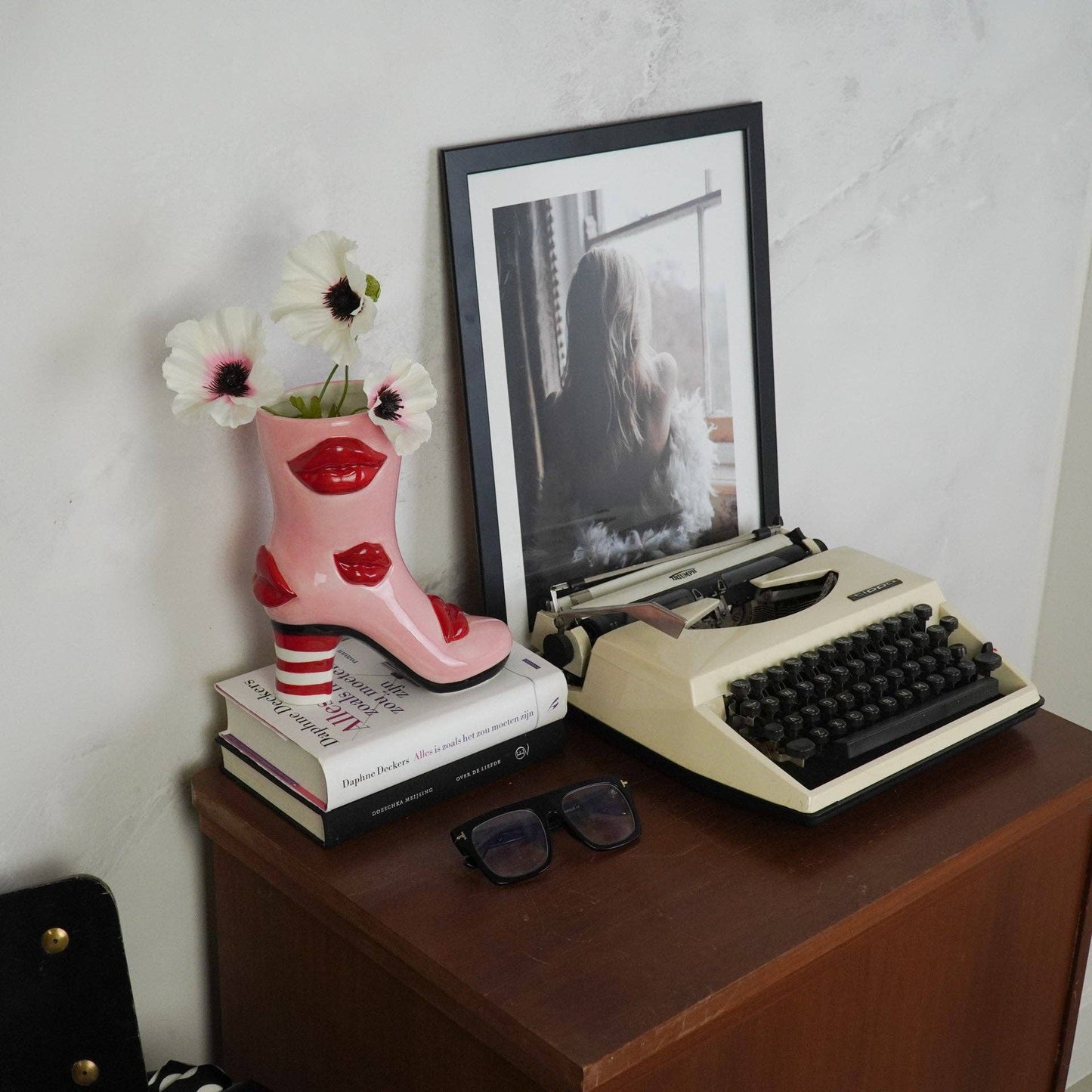 Boot Vase with Lips - Pink/Red