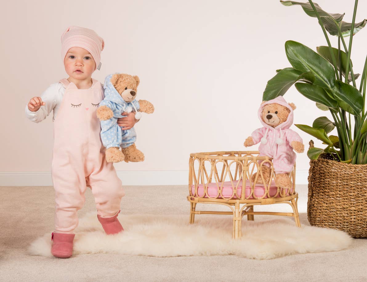 Teddybär im Blauen Schlafanzug