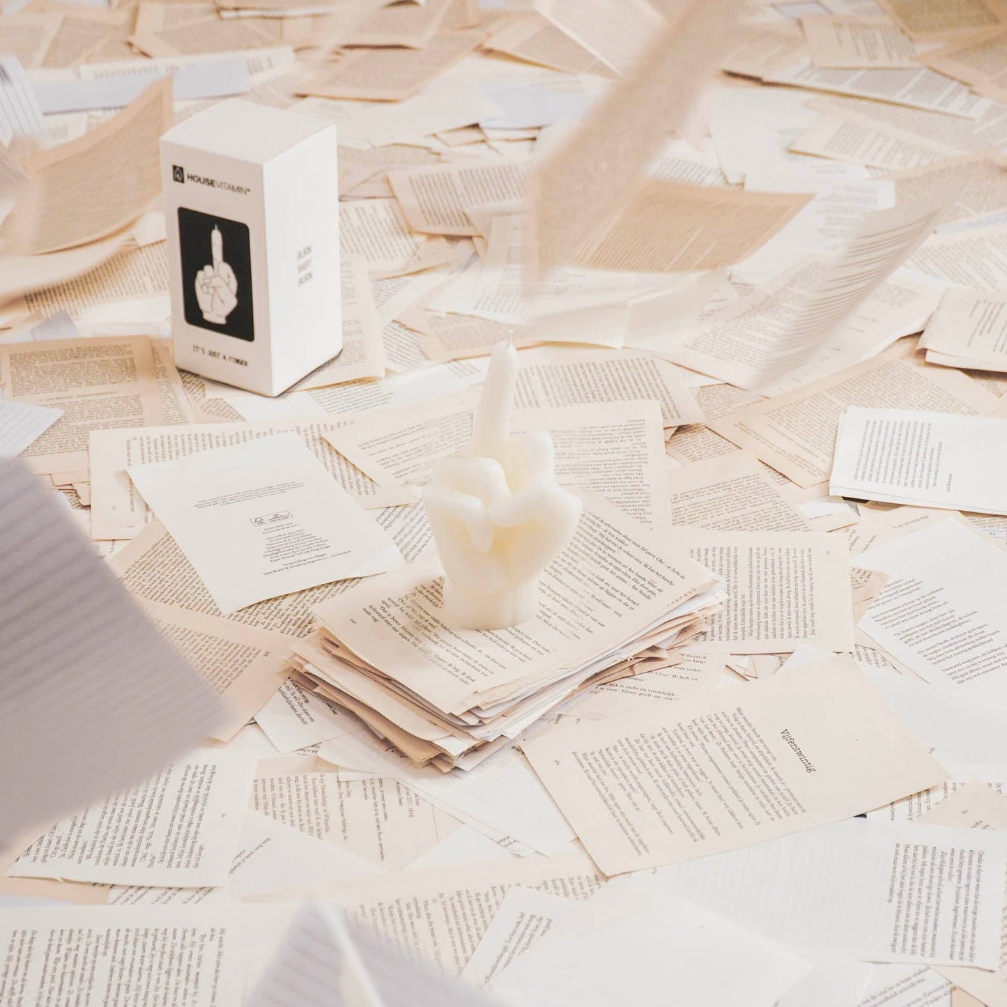 Bougie - Doigt d'honneur - Cire - Blanc - 310 grammes - 10x9x17 cm