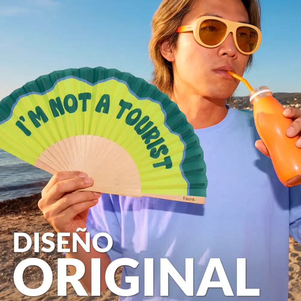 Éventail « I’m not a tourist »