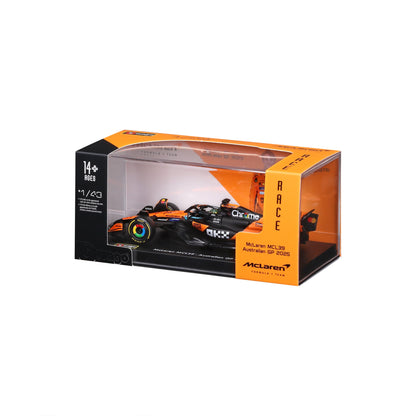 1:43 F1 MCLAREN MCL39 2025 PIASTRI WITH HELMET