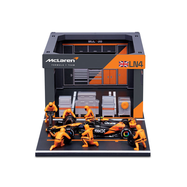 1:43 F1 MCLAREN MCL38 2024 DIORAMA PASSAGE AUX STANDS NORRIS
