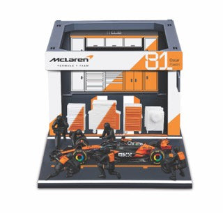 1:43 F1 MCLAREN MCL39 2025 PIT PASS DIORAMA PIASTRI