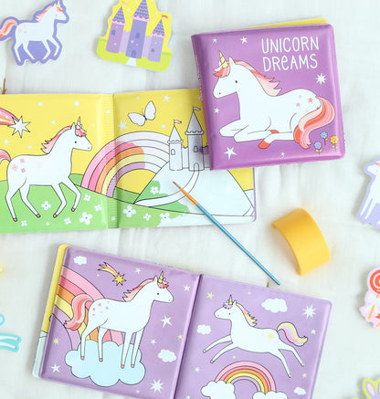 Livre de bain magique - Unicorn Dreams – vue 4 – A Little Lovely Company