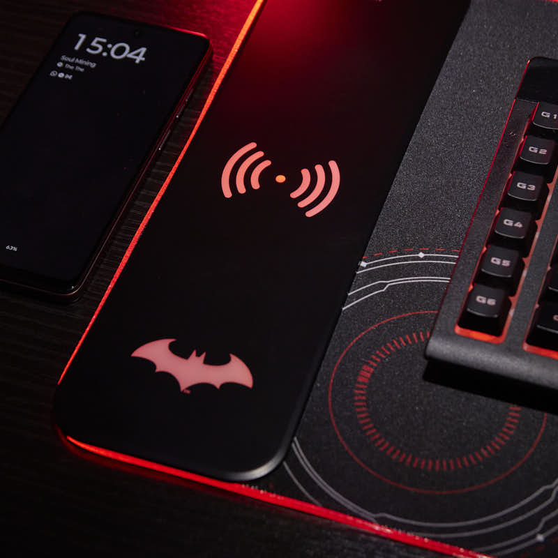 Giant Playmat and Mobile Phone Charger - Batman Arkham