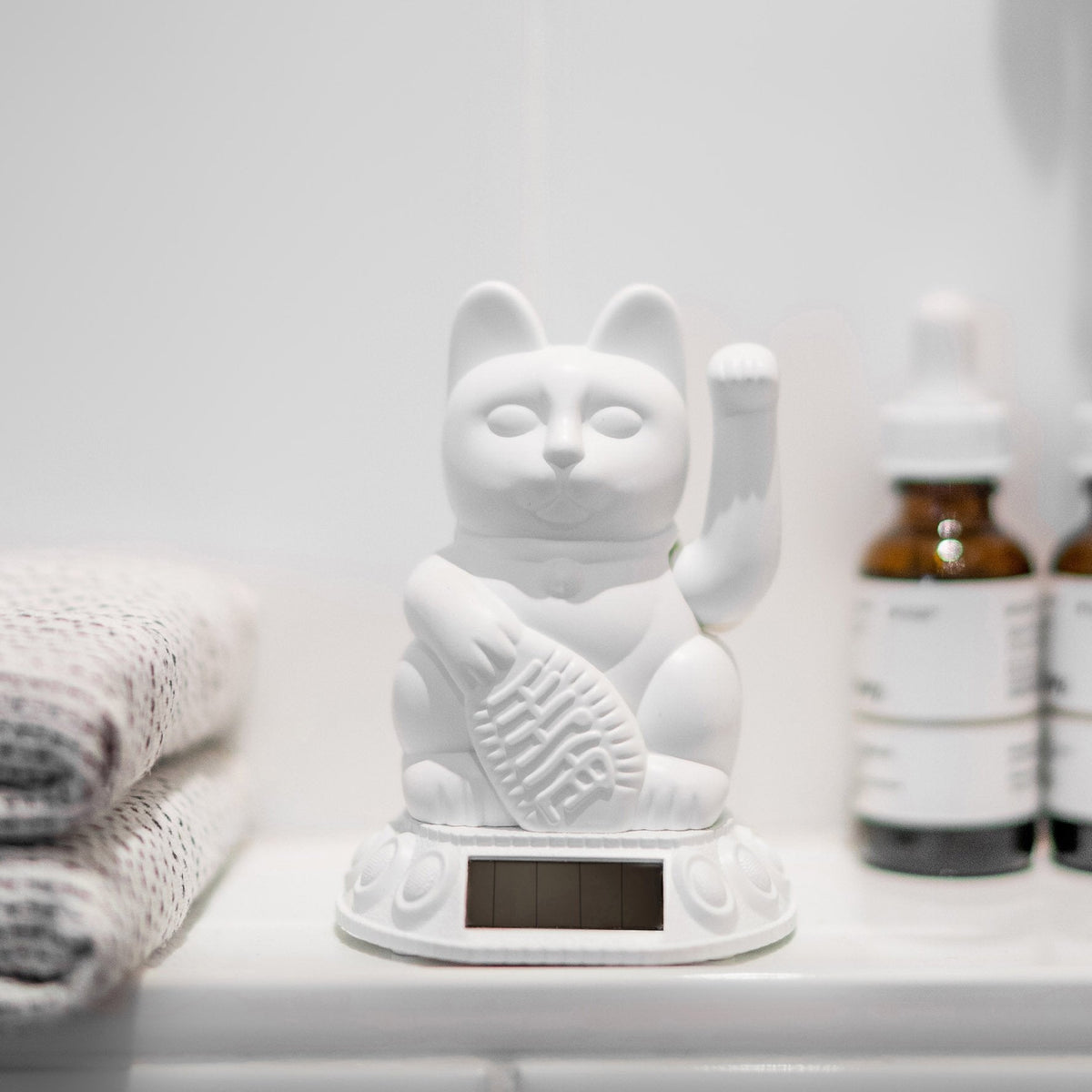 Chat Chanceux Solaire Iconic Blanc