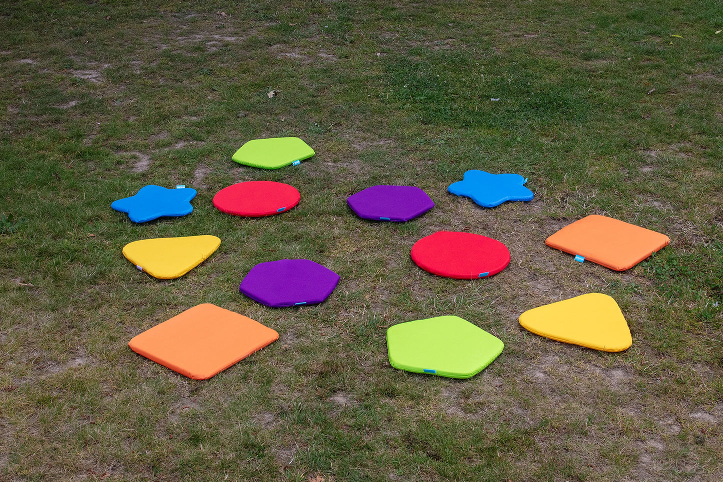Rainbow-shaped rug with tote bag