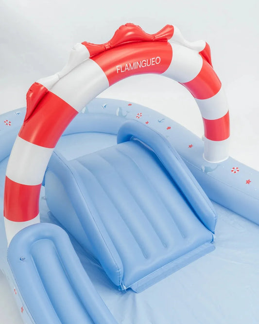 Centro de juegos acuático infantil con aspersor – NESS