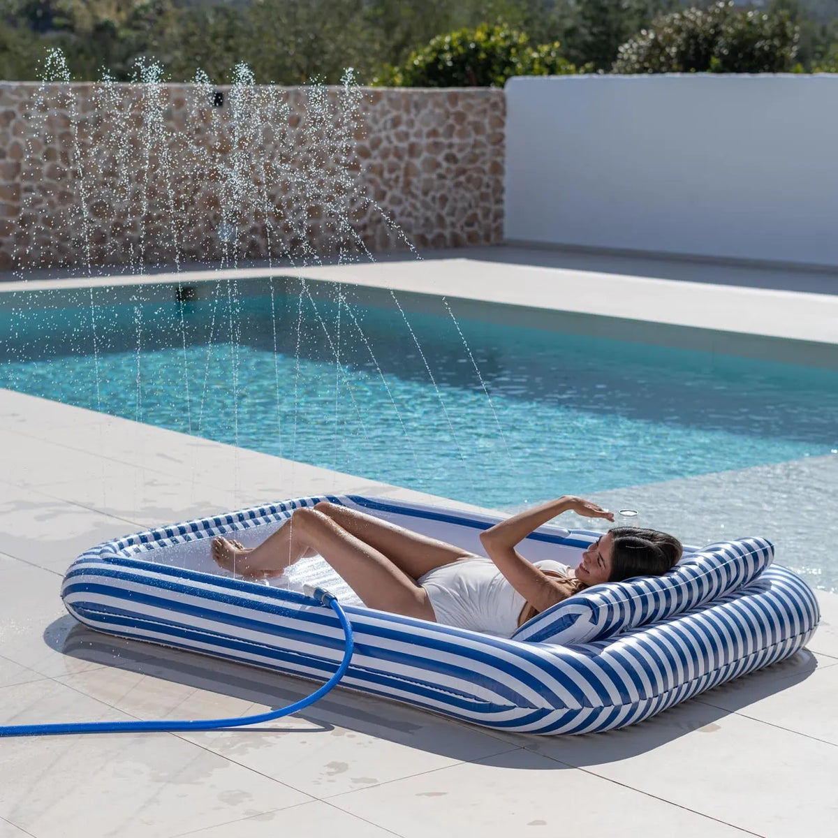 Piscina inflable con aspersor – SACHA
