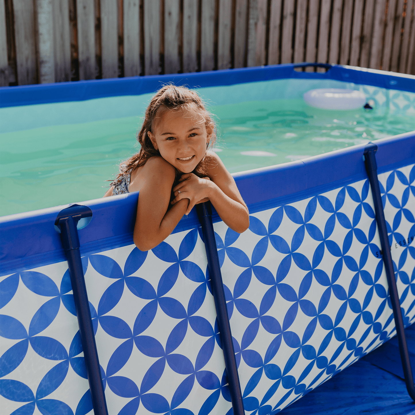 Frame Pool - Dark Blue/White - Essence - With Filterpump & Stairs - 400 x 200 x 100 cm