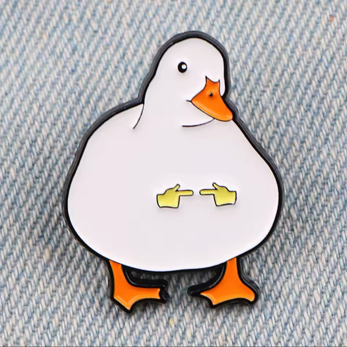 Scheue weiße Ente Pin