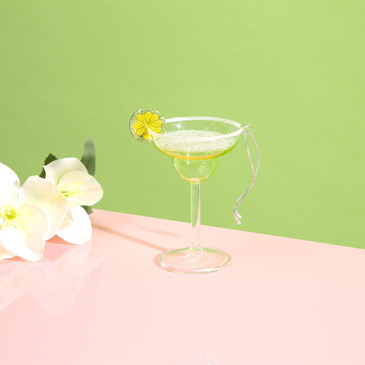 een bal in de vorm van een margarita-cocktail