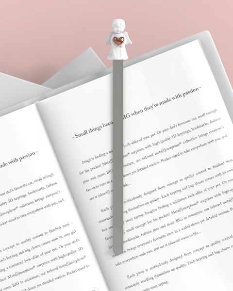 Boekenlegger met beschermengel en roze hart
