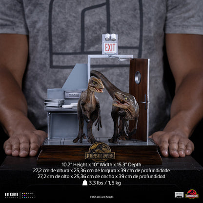 Statue Raptors at the Kitchen's Door - Jurassic Park - Art Scale 1/10 - Jurassic World