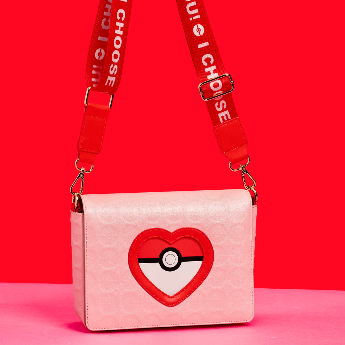 Loungefly Pokémon I Choose You Hearts Crossbody Bag - porté