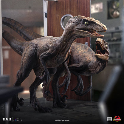 Statue Raptors at the Kitchen's Door - Jurassic Park - Art Scale 1/10 - Jurassic World
