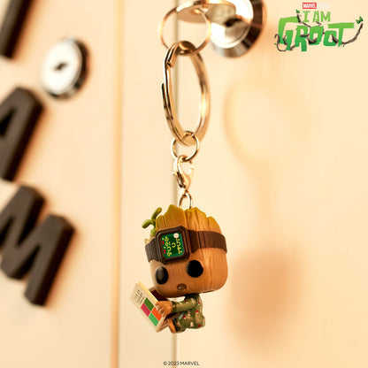 pop keychain groot en pyjama avec un livre